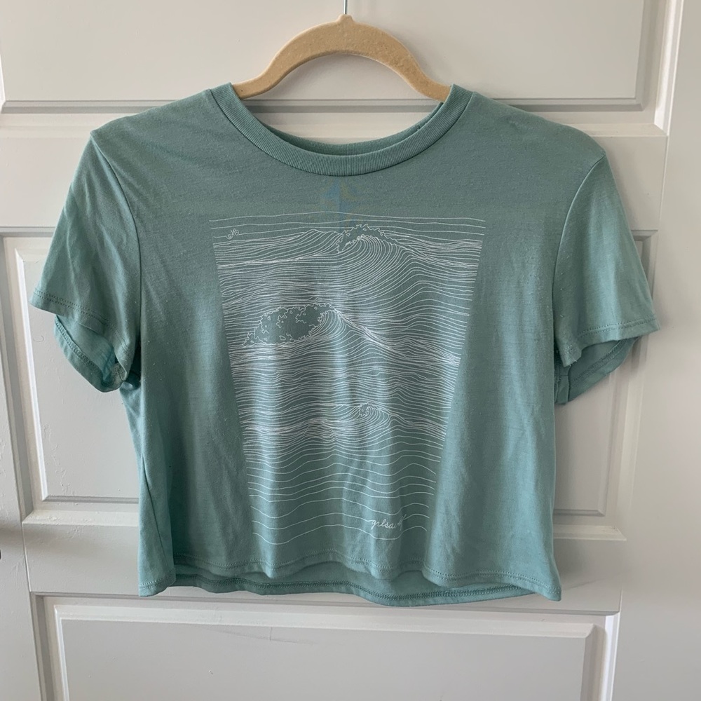 Cute summery ocean/wave crop tee